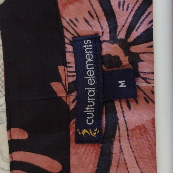 Beautiful tunic top! - Picture 2 of 4